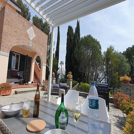 Villa 3-apartment Coastal Italian