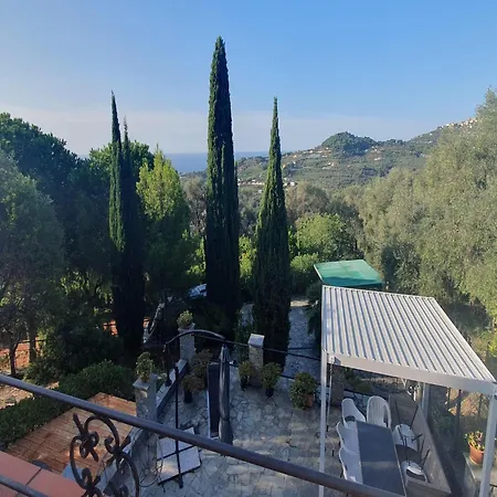 3-apartment Coastal Italian Villa *