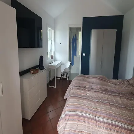 Villa 3-apartment Coastal Italian