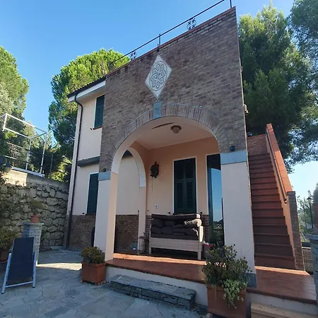 3-apartment Coastal Italian *